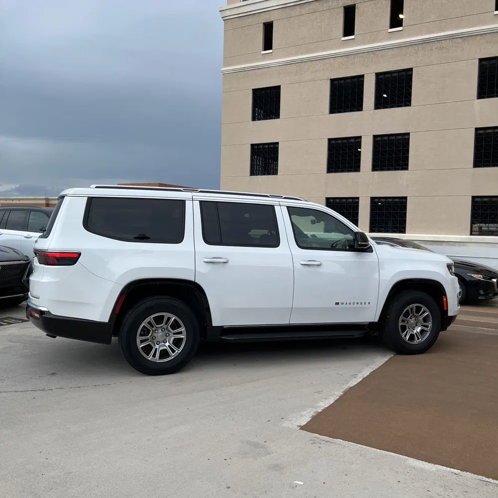 2023 Jeep Wagoneer Base