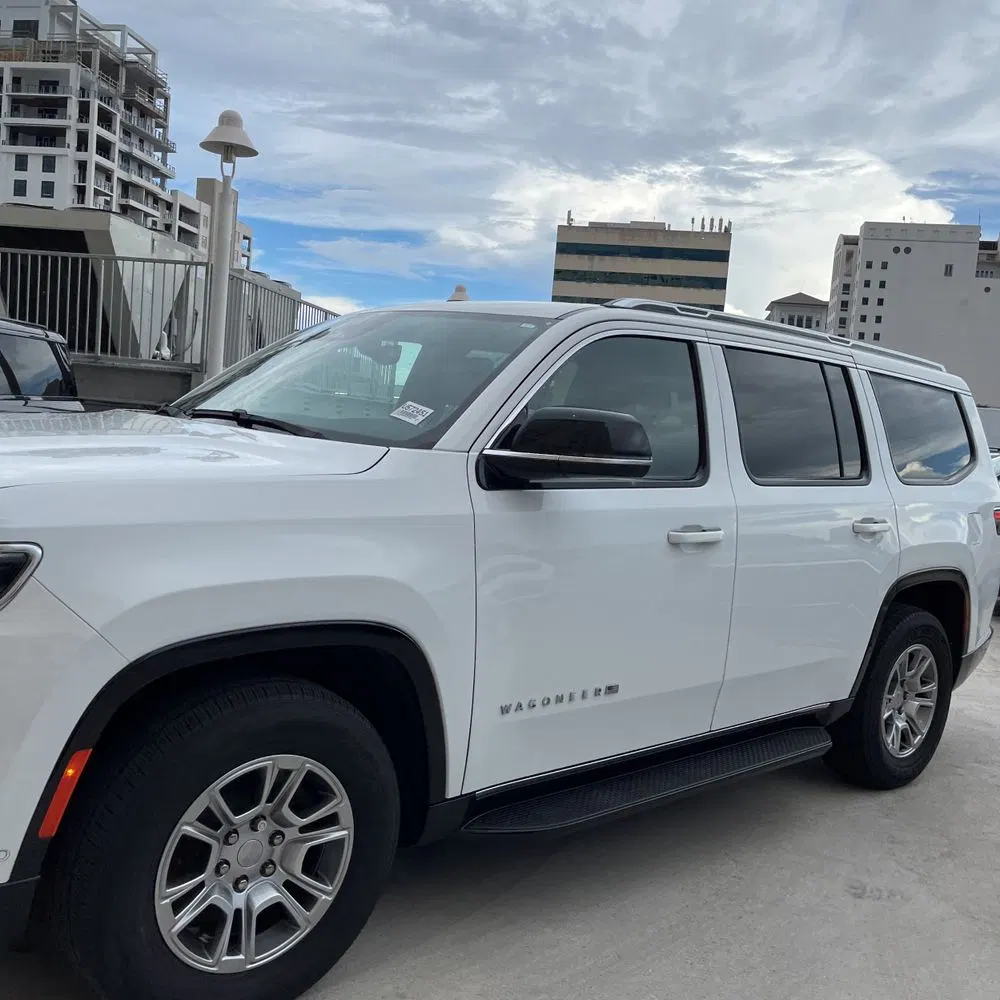 2023 Jeep Wagoneer Base