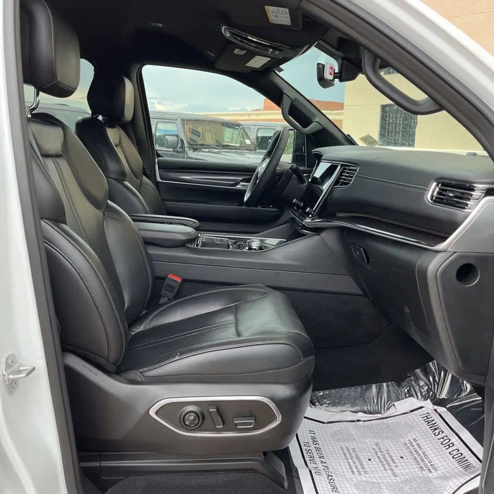 2023 Jeep Wagoneer Base