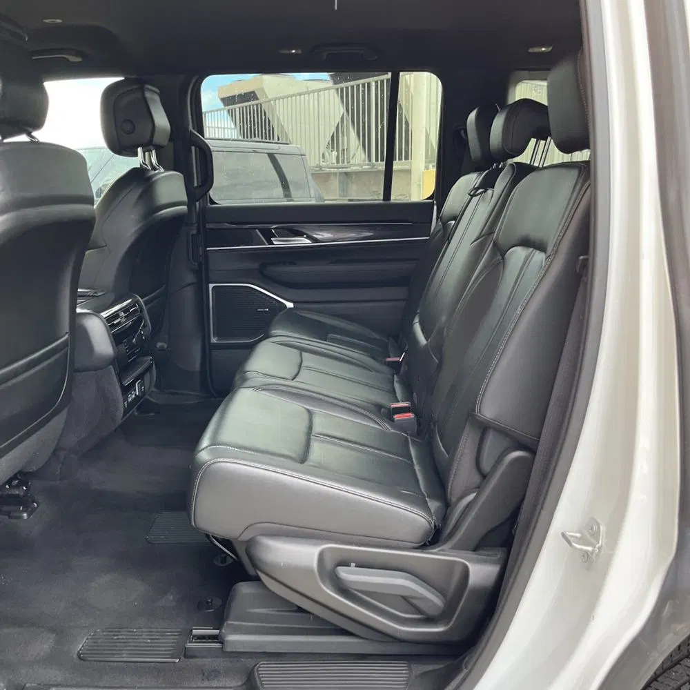 2023 Jeep Wagoneer Base