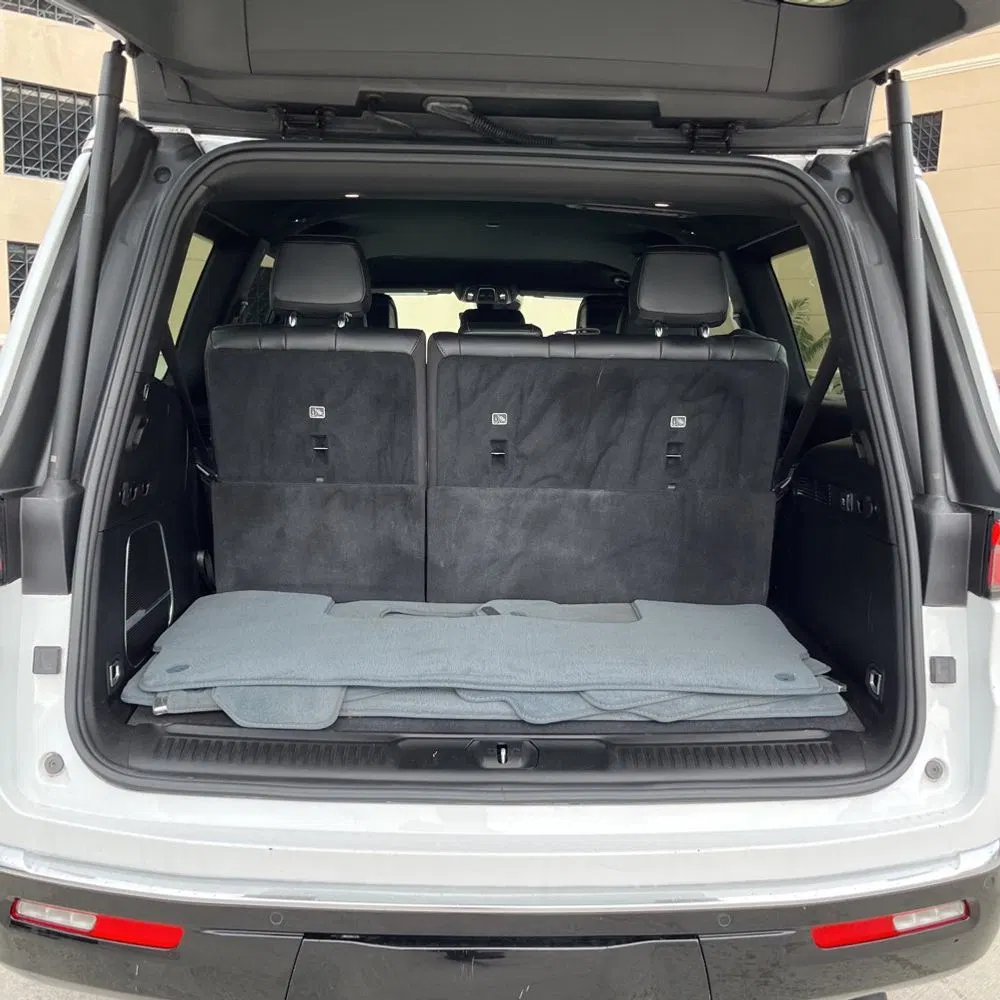 2023 Jeep Wagoneer Base