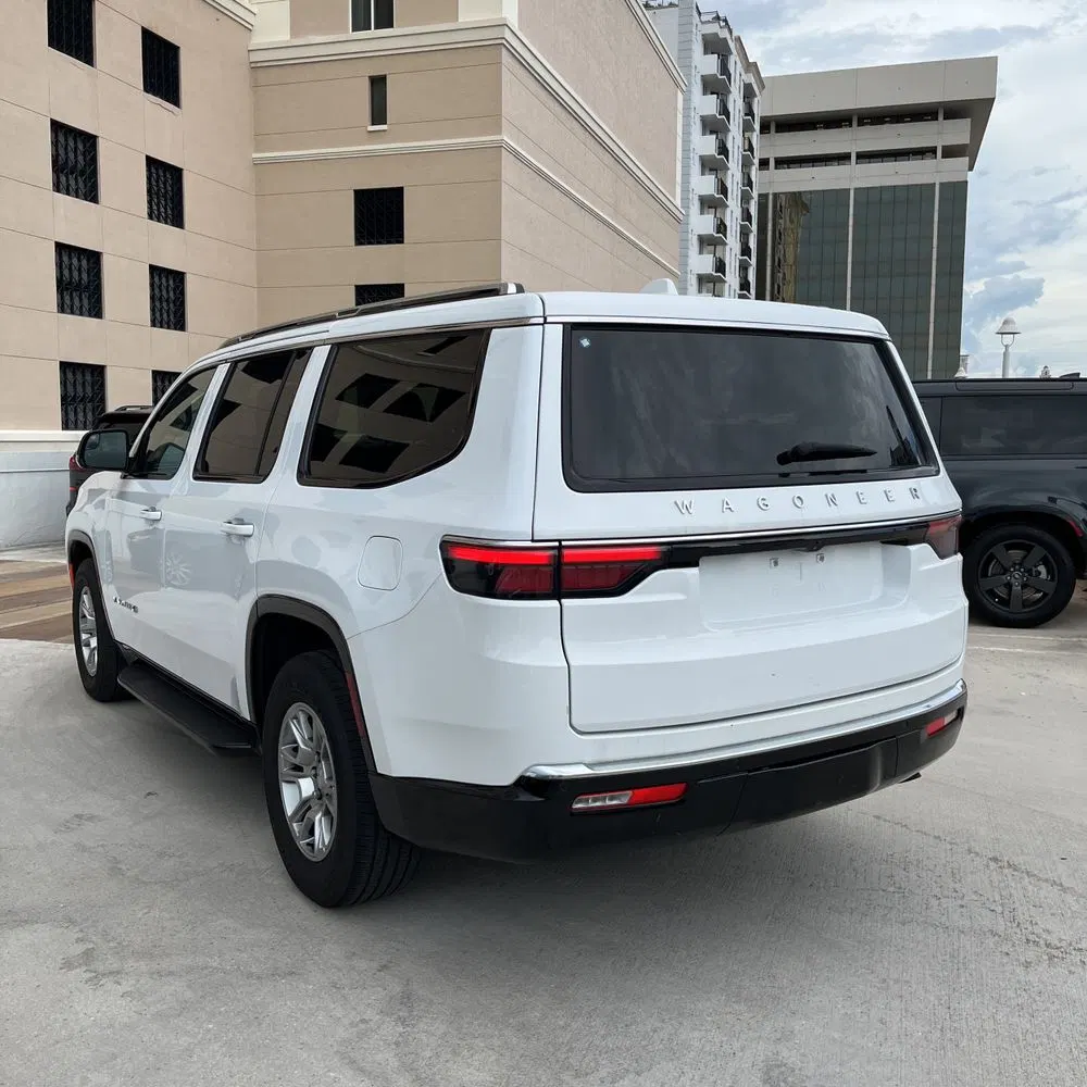 2023 Jeep Wagoneer Base