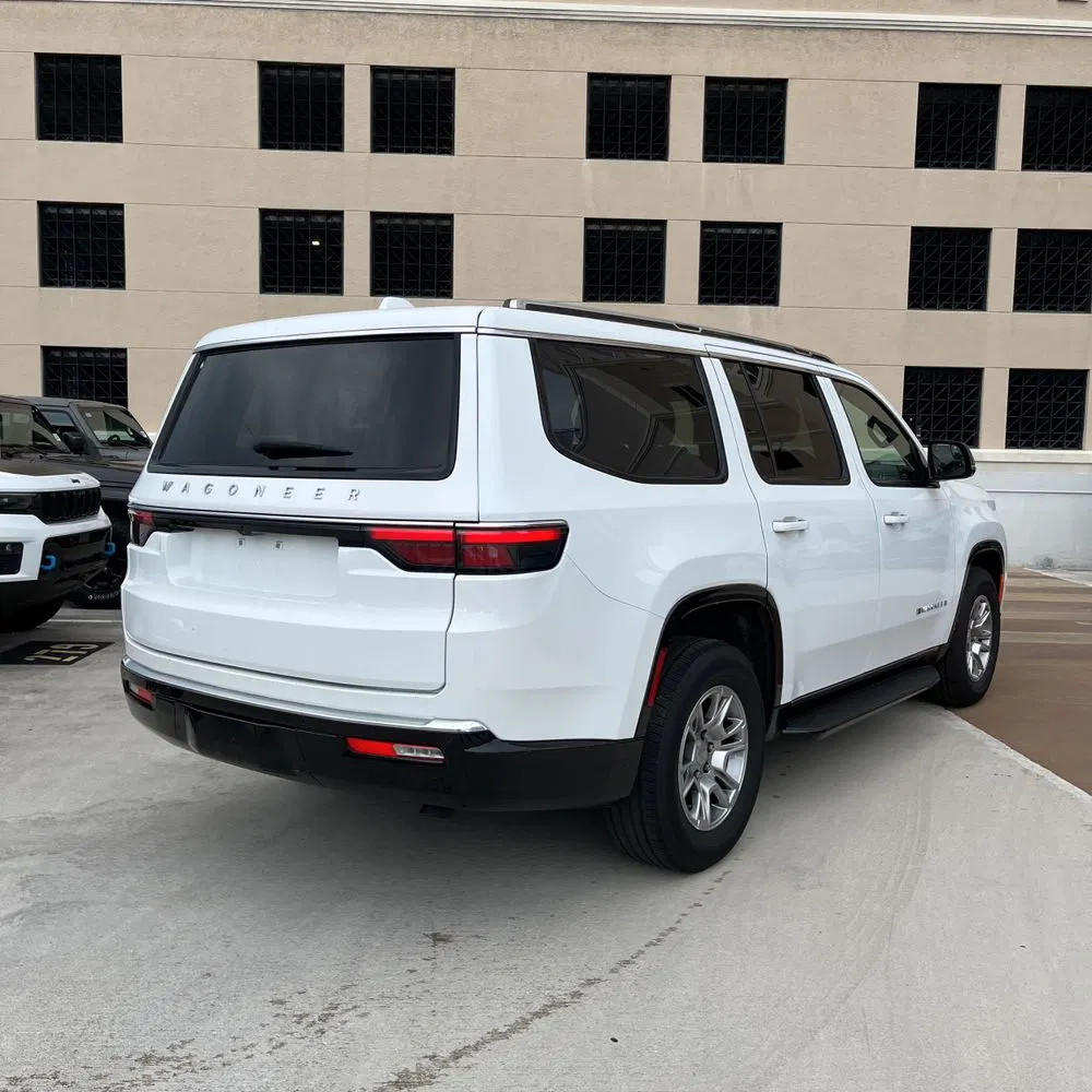 2023 Jeep Wagoneer Base