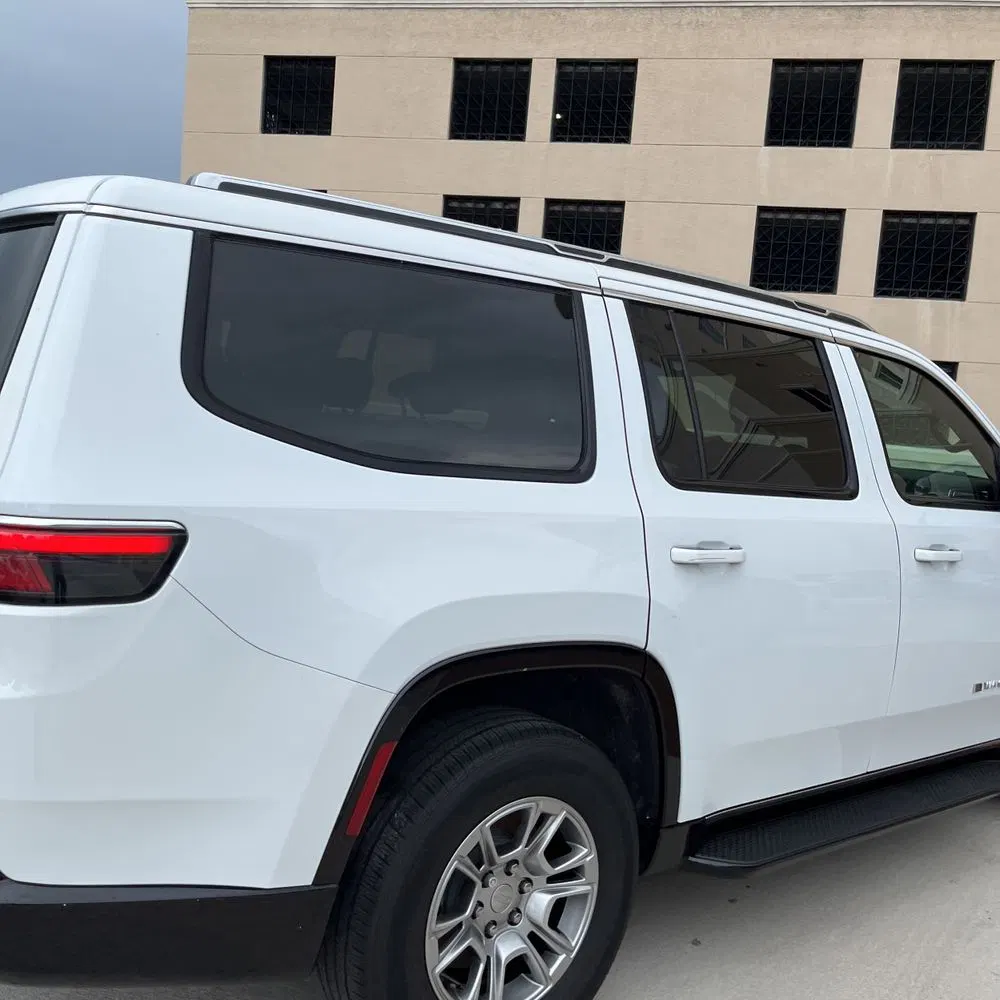 2023 Jeep Wagoneer Base