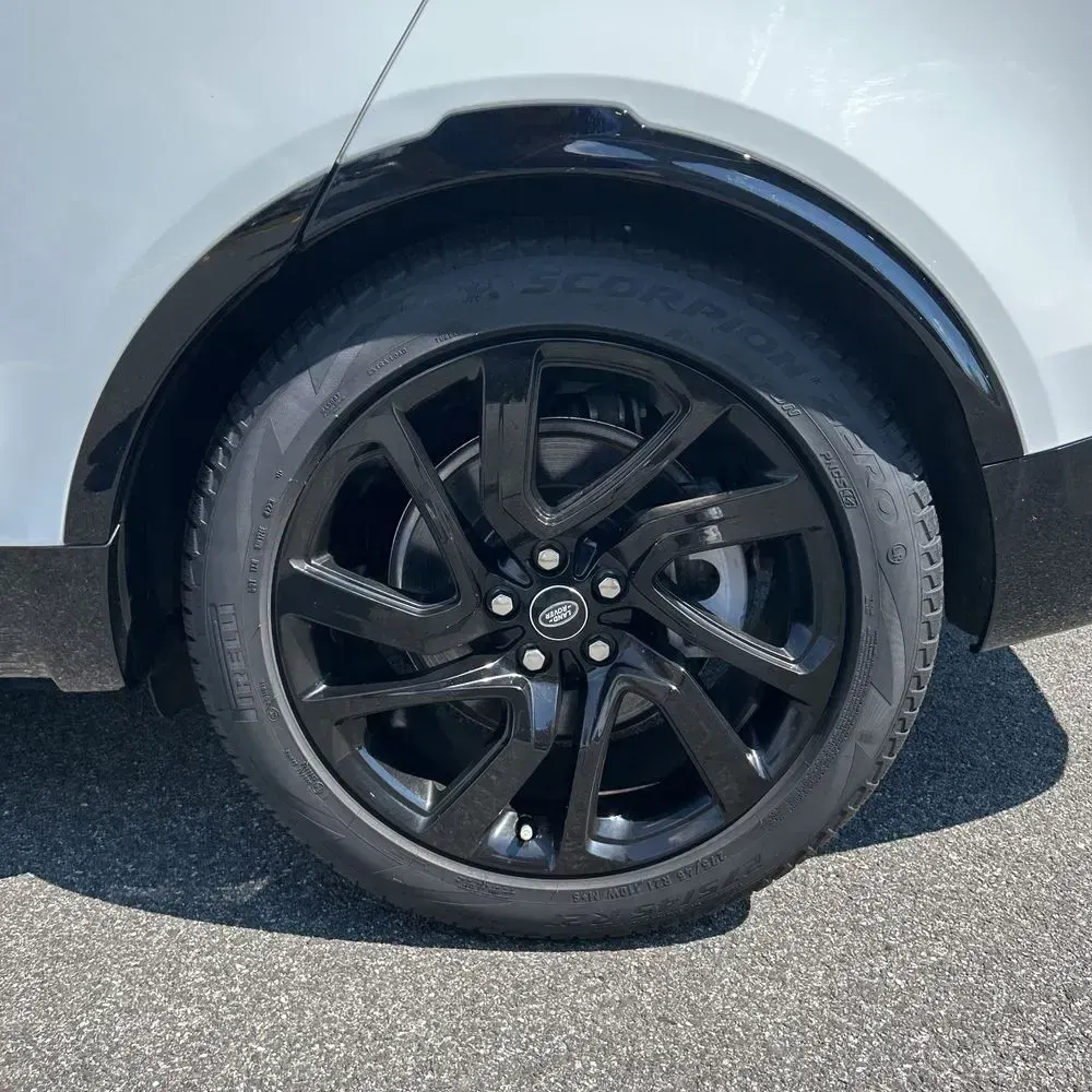 2024 Land Rover Discovery Dynamic SE P300