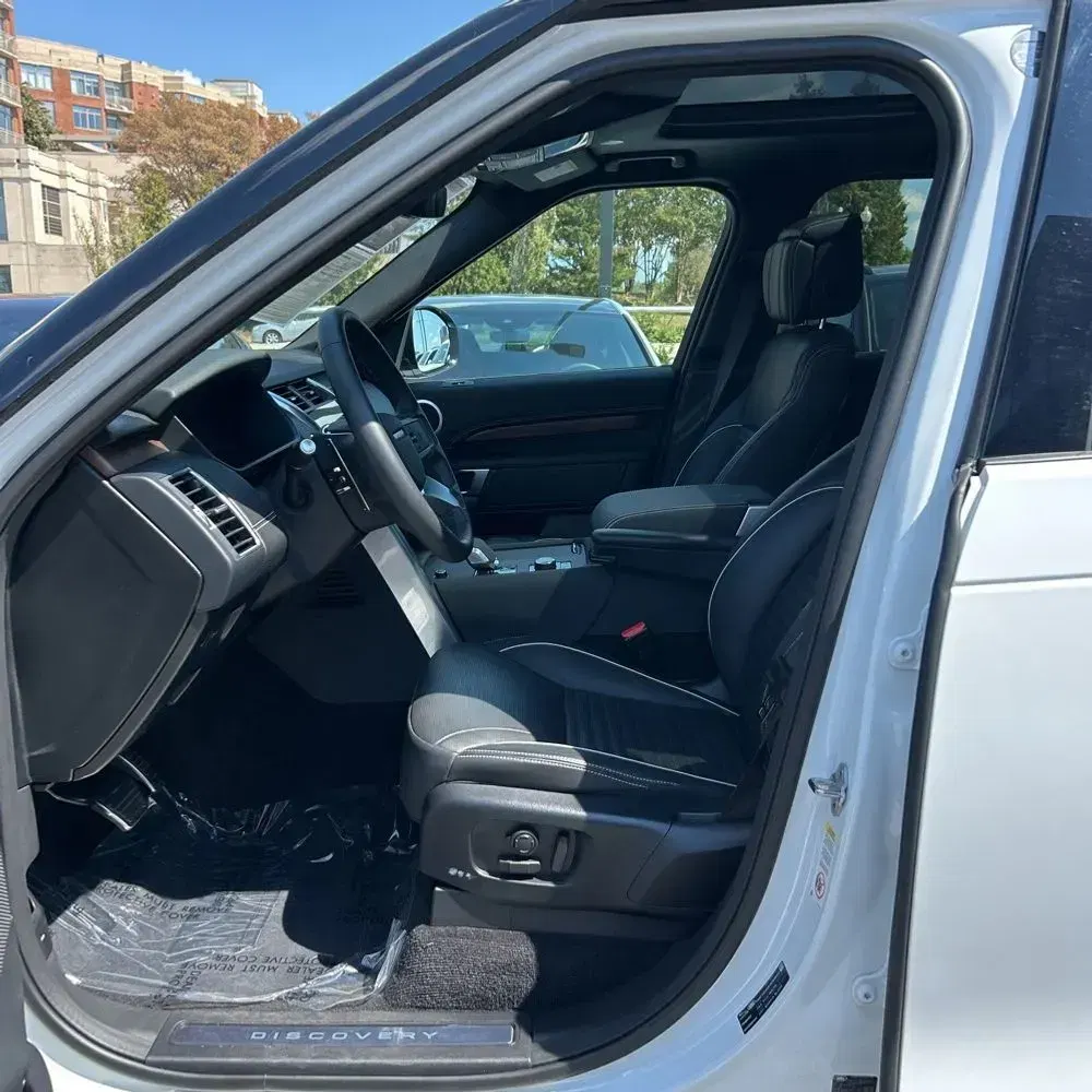 2024 Land Rover Discovery Dynamic SE P300