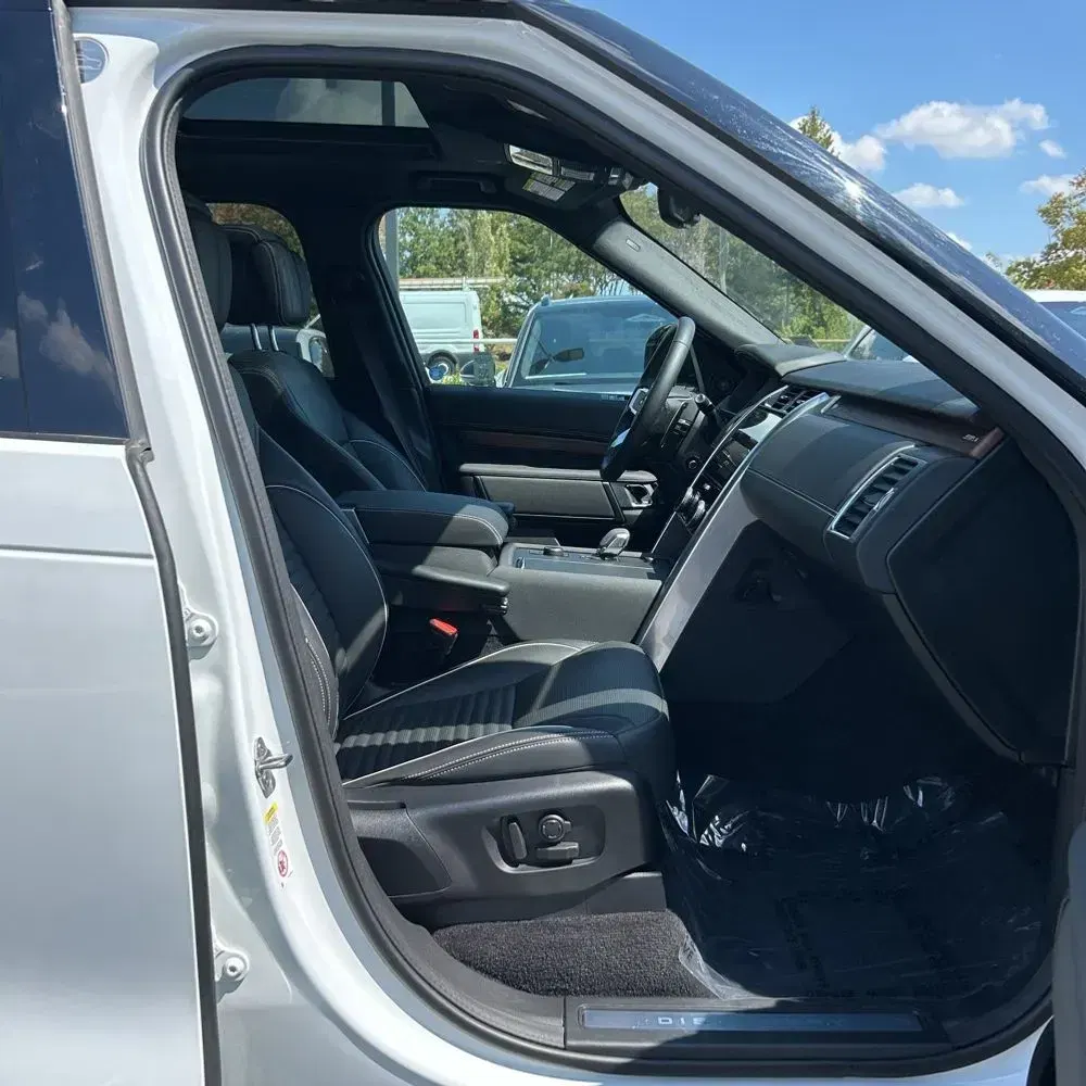 2024 Land Rover Discovery Dynamic SE P300