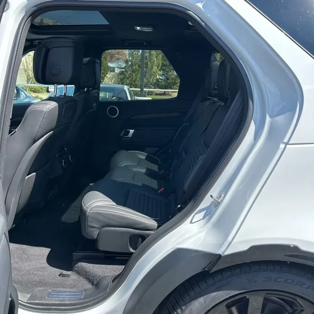2024 Land Rover Discovery Dynamic SE P300
