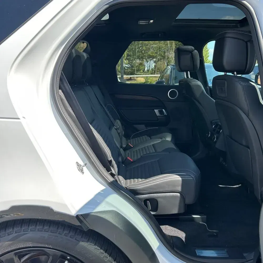 2024 Land Rover Discovery Dynamic SE P300