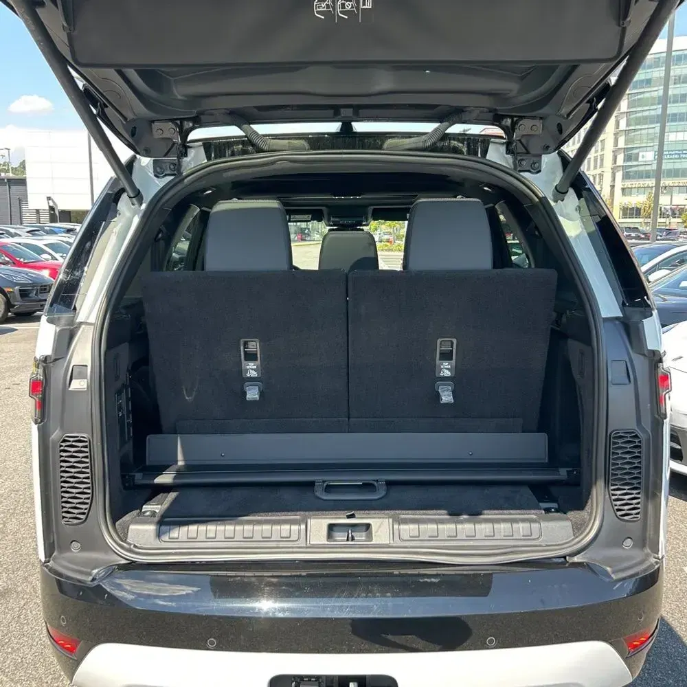 2024 Land Rover Discovery Dynamic SE P300