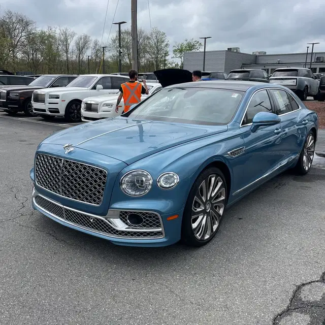 2023 Bentley Flying Spur V8