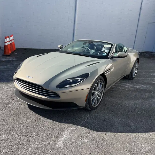 2020 Aston Martin DB11 Base