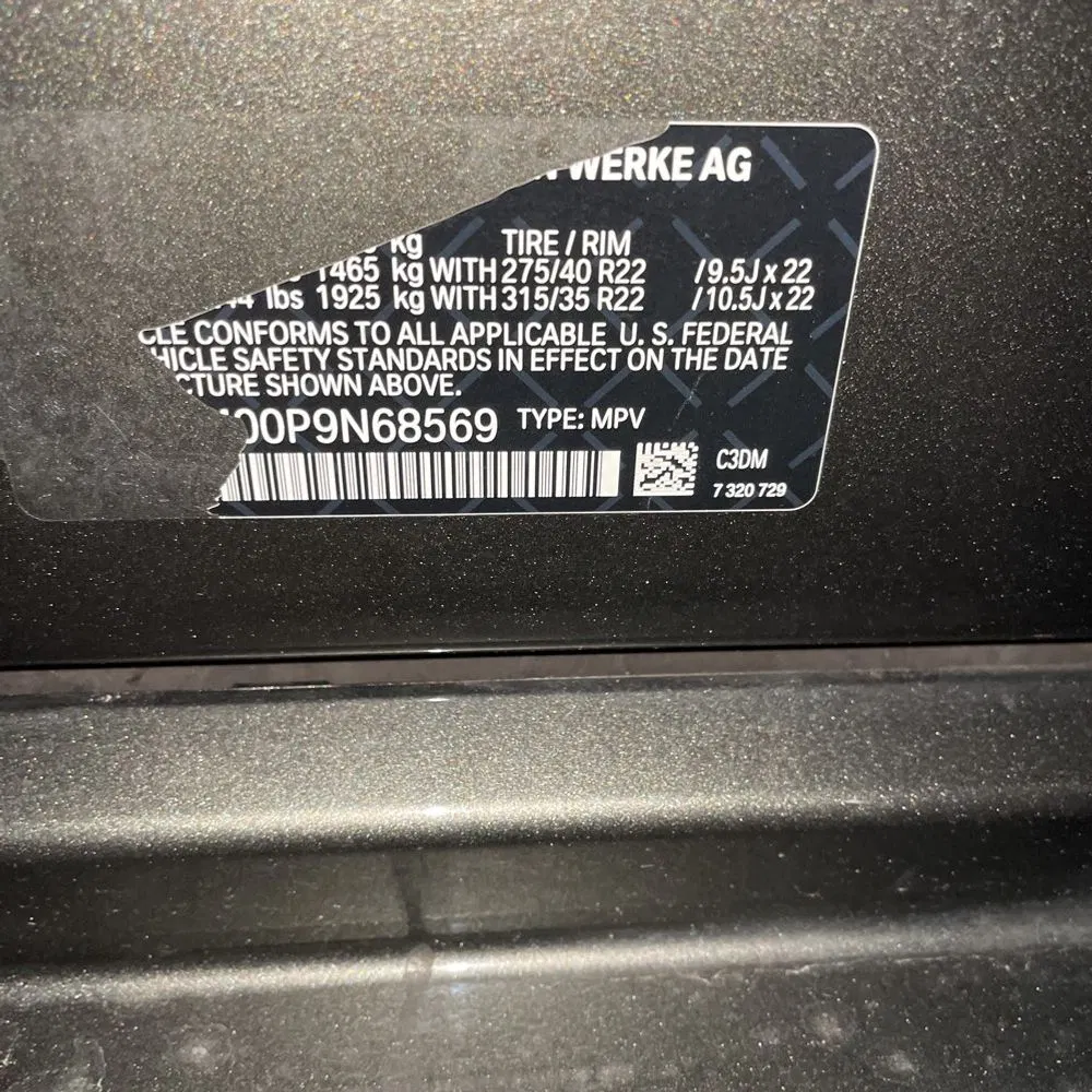 2023 BMW X7 M60i
