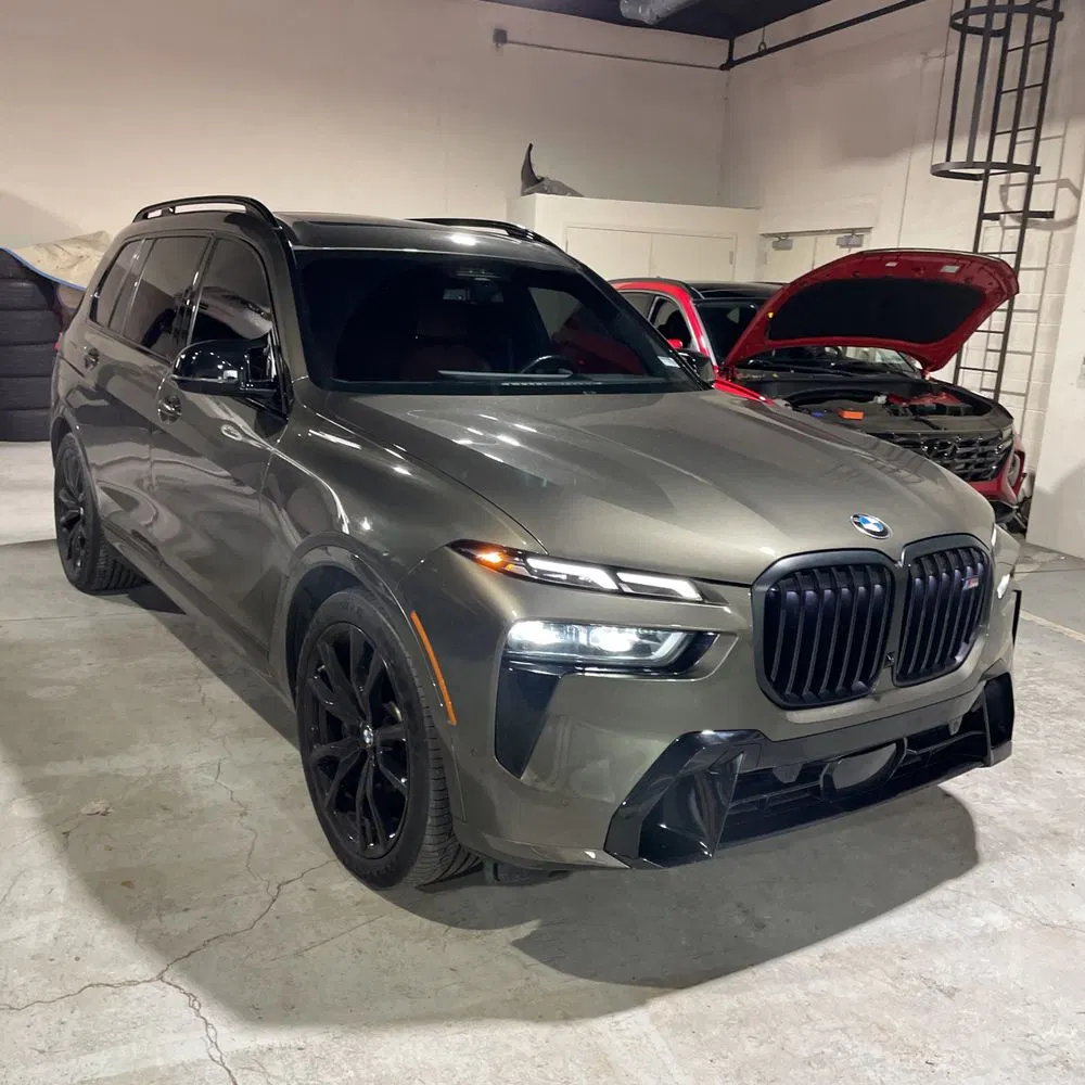 2023 BMW X7 M60i