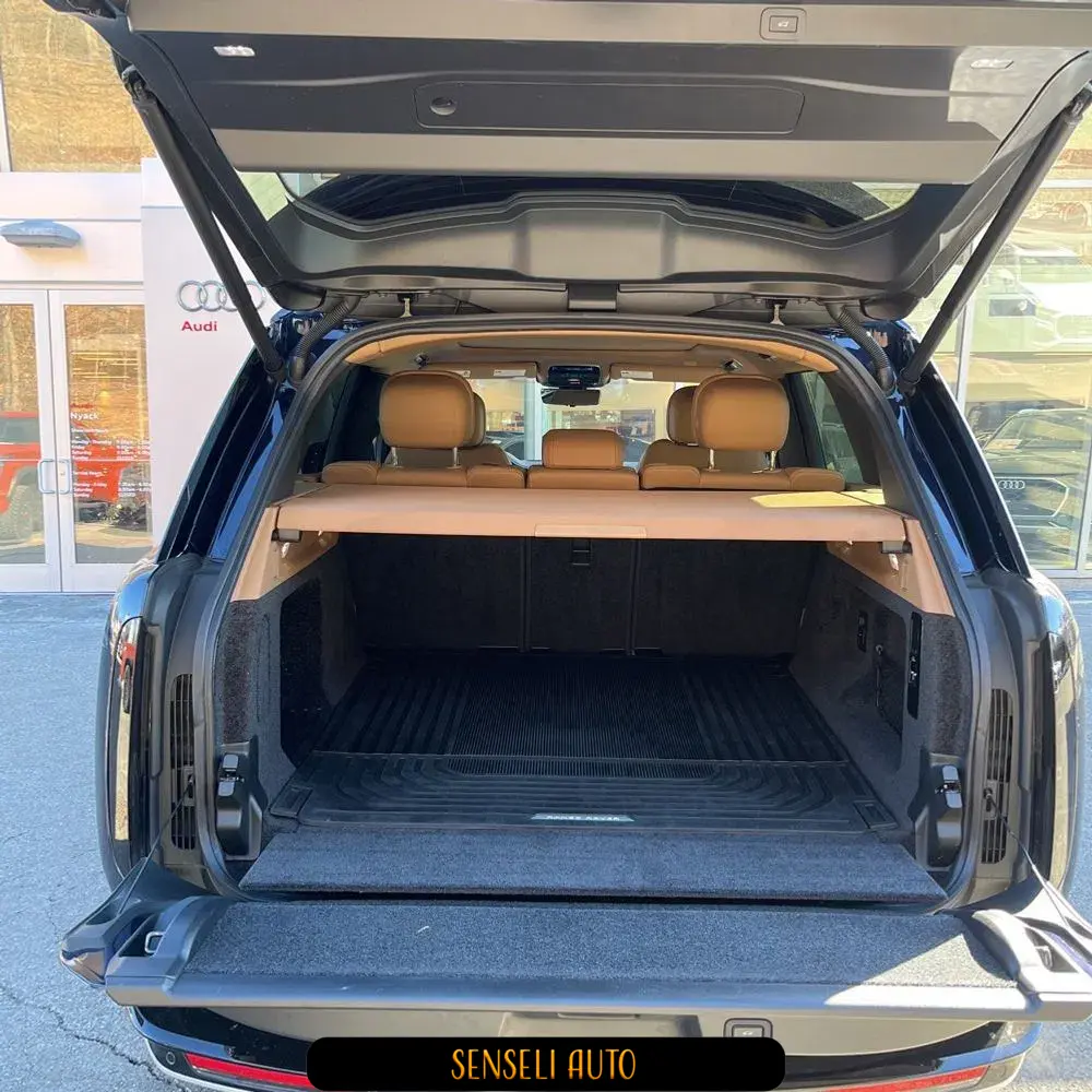 2023 Land Rover Range Rover P530 SE