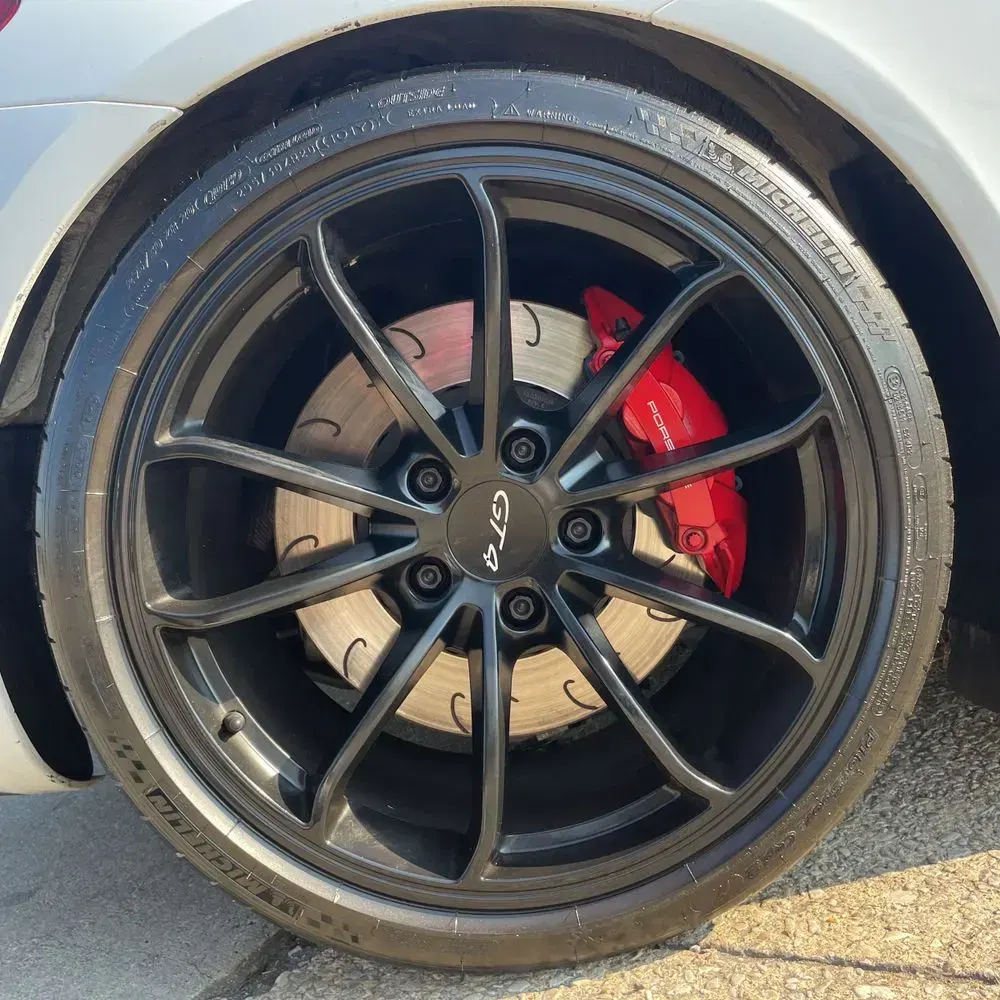 2016 Porsche Cayman GT4