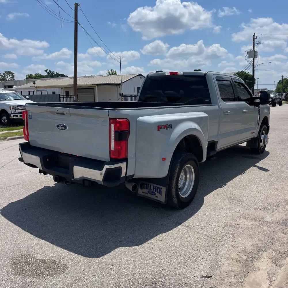 2025 Ford F-350 Super Duty Lariat
