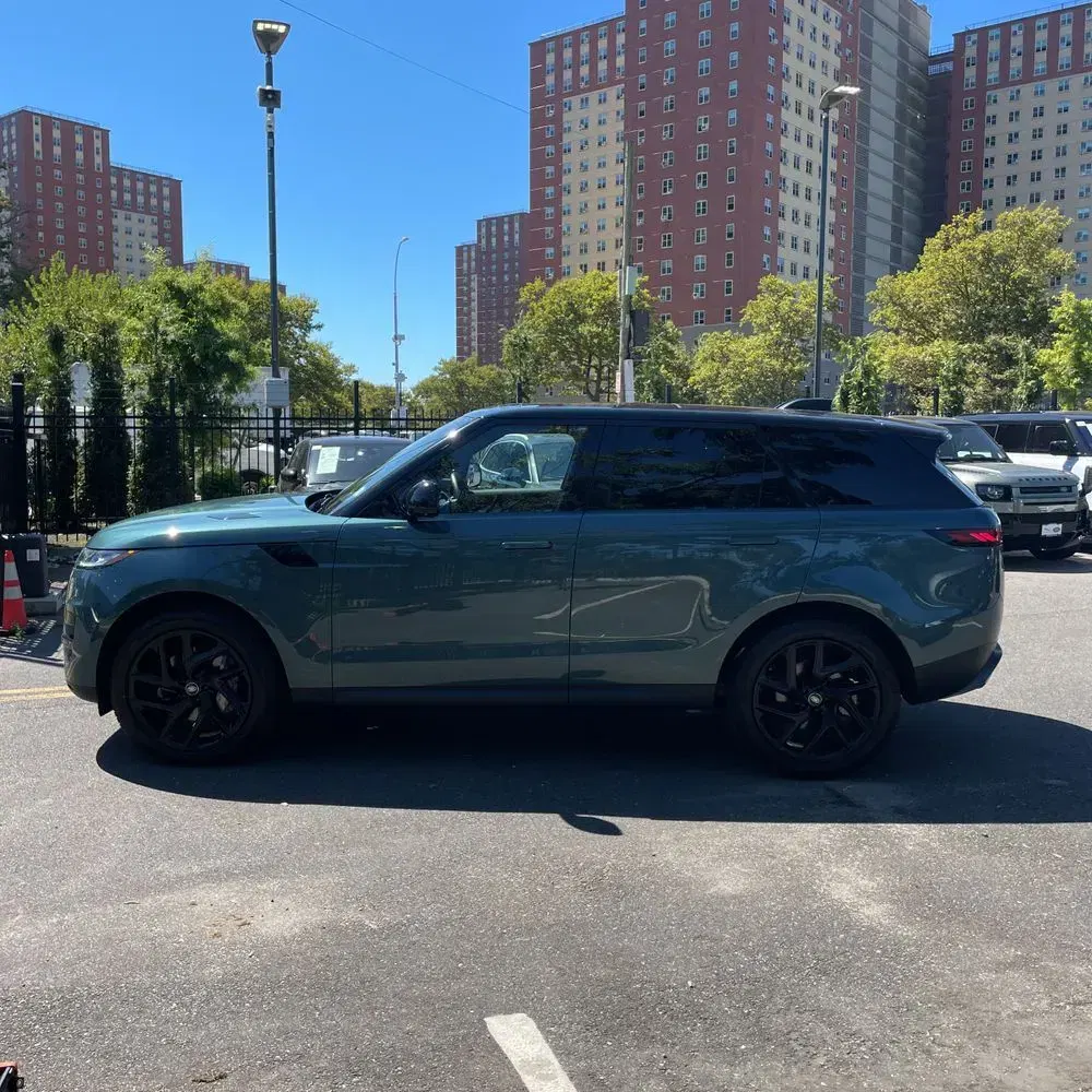 2024 Land Rover Range Rover Sport P360 SE