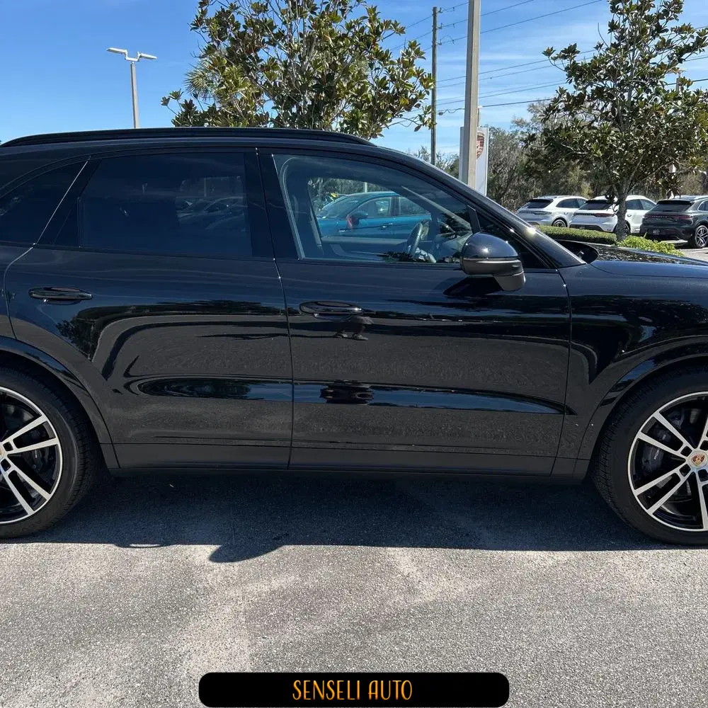 2024 Porsche Cayenne Base