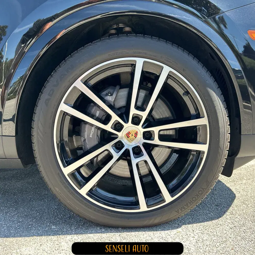 2024 Porsche Cayenne Base