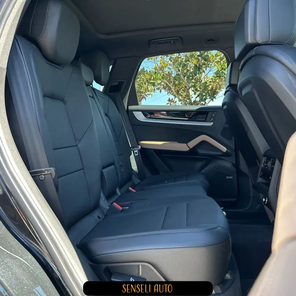 2024 Porsche Cayenne Base