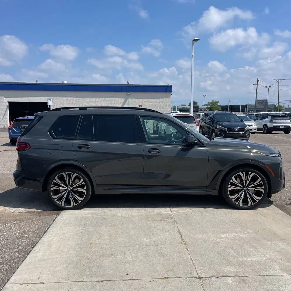 2025 BMW X7 M60i