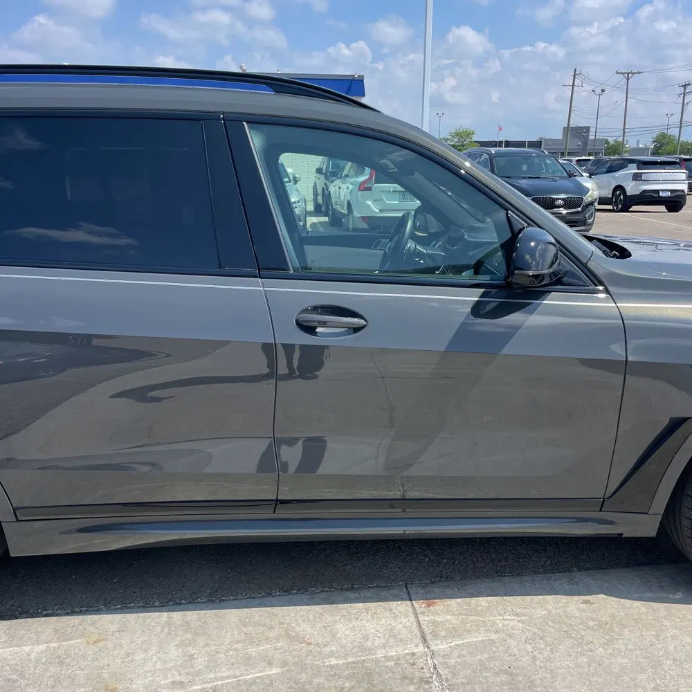 2025 BMW X7 M60i