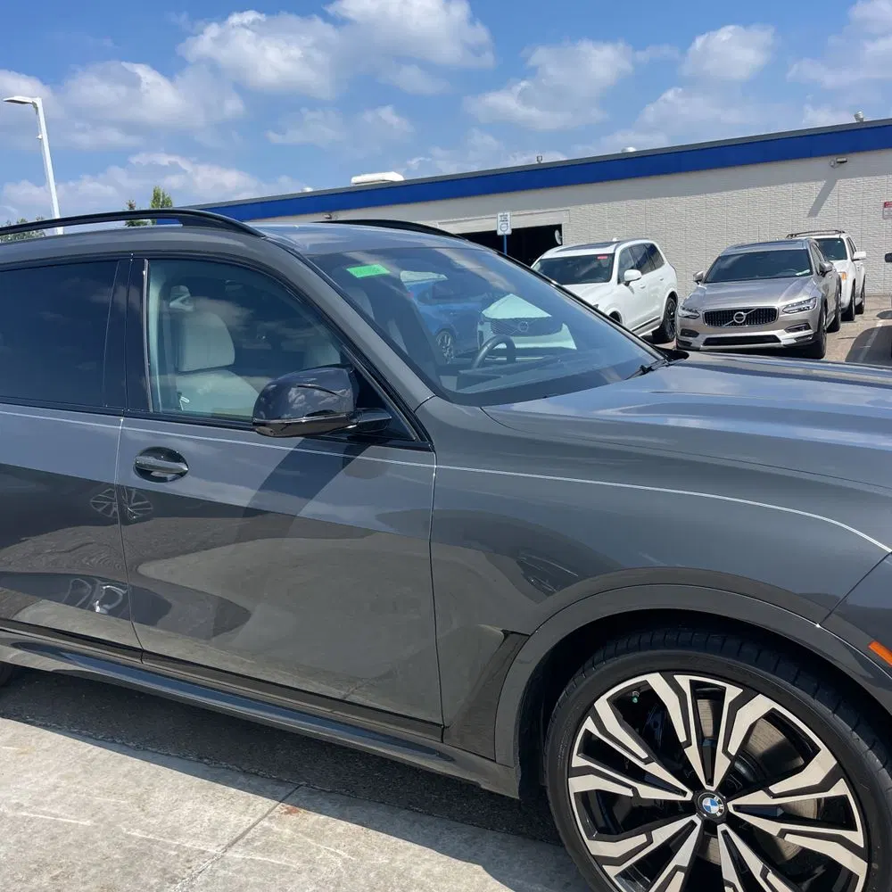 2025 BMW X7 M60i
