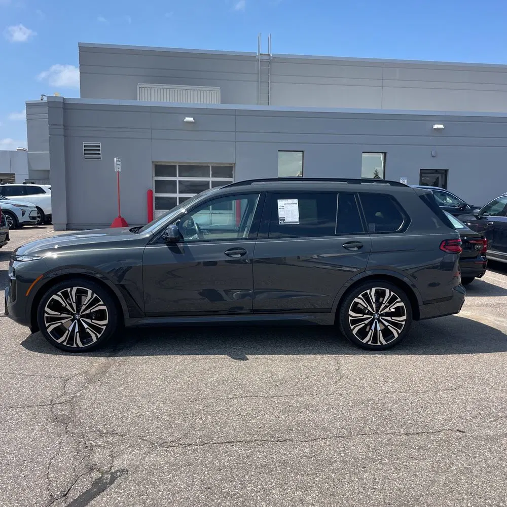 2025 BMW X7 M60i