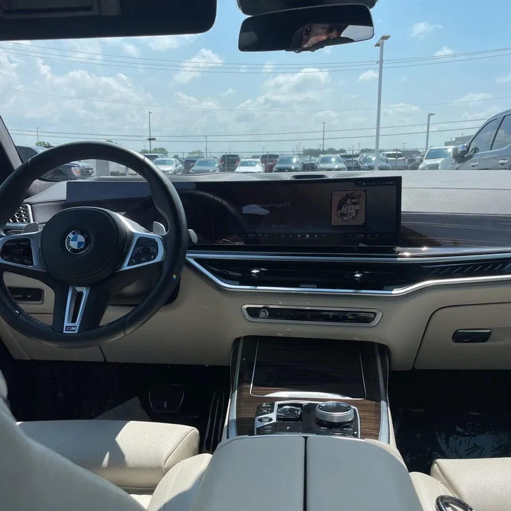 2025 BMW X7 M60i