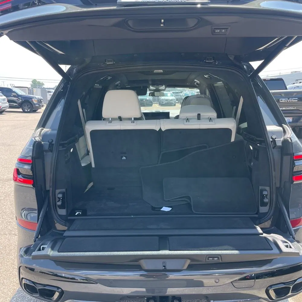 2025 BMW X7 M60i