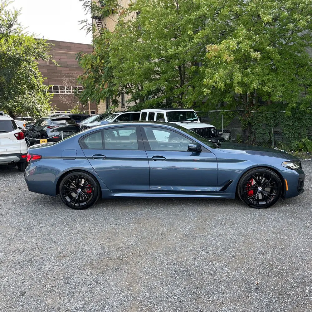 2023 BMW 5-Series M550xi