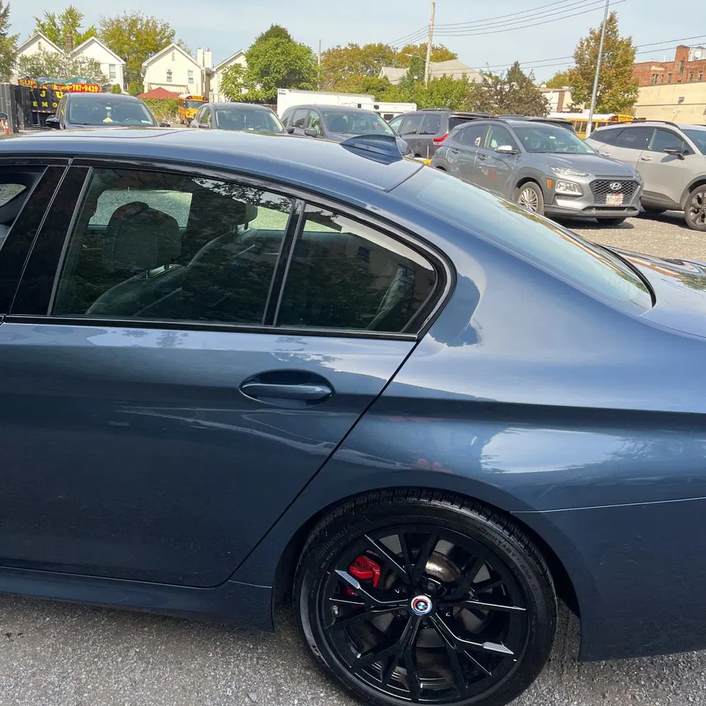 2023 BMW 5-Series M550xi
