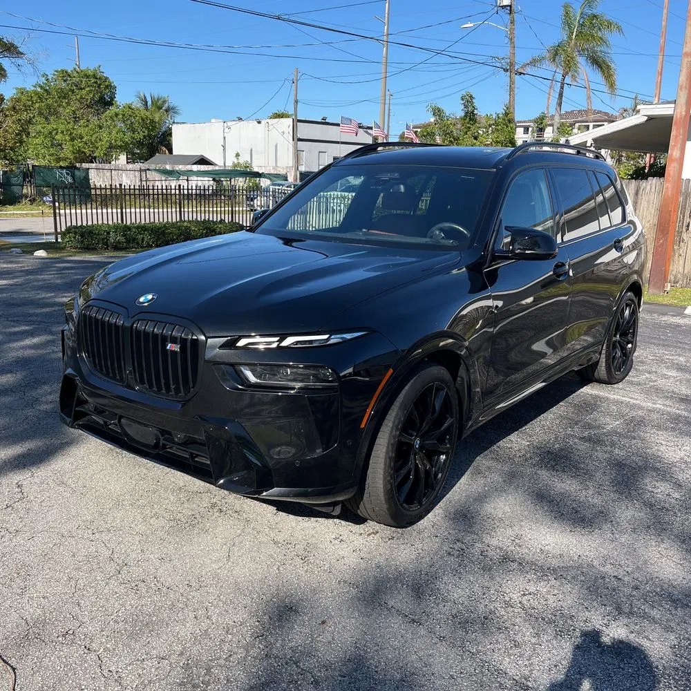 2023 BMW X7 M60i