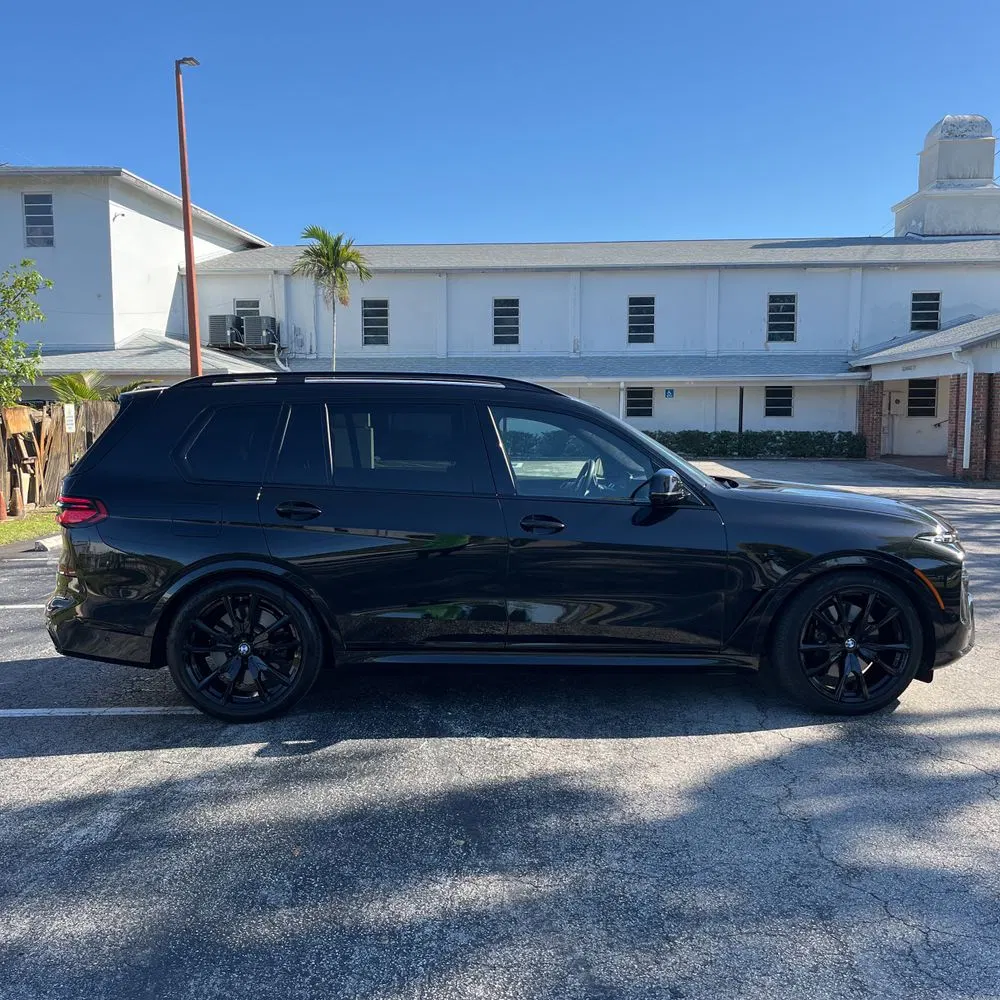 2023 BMW X7 M60i