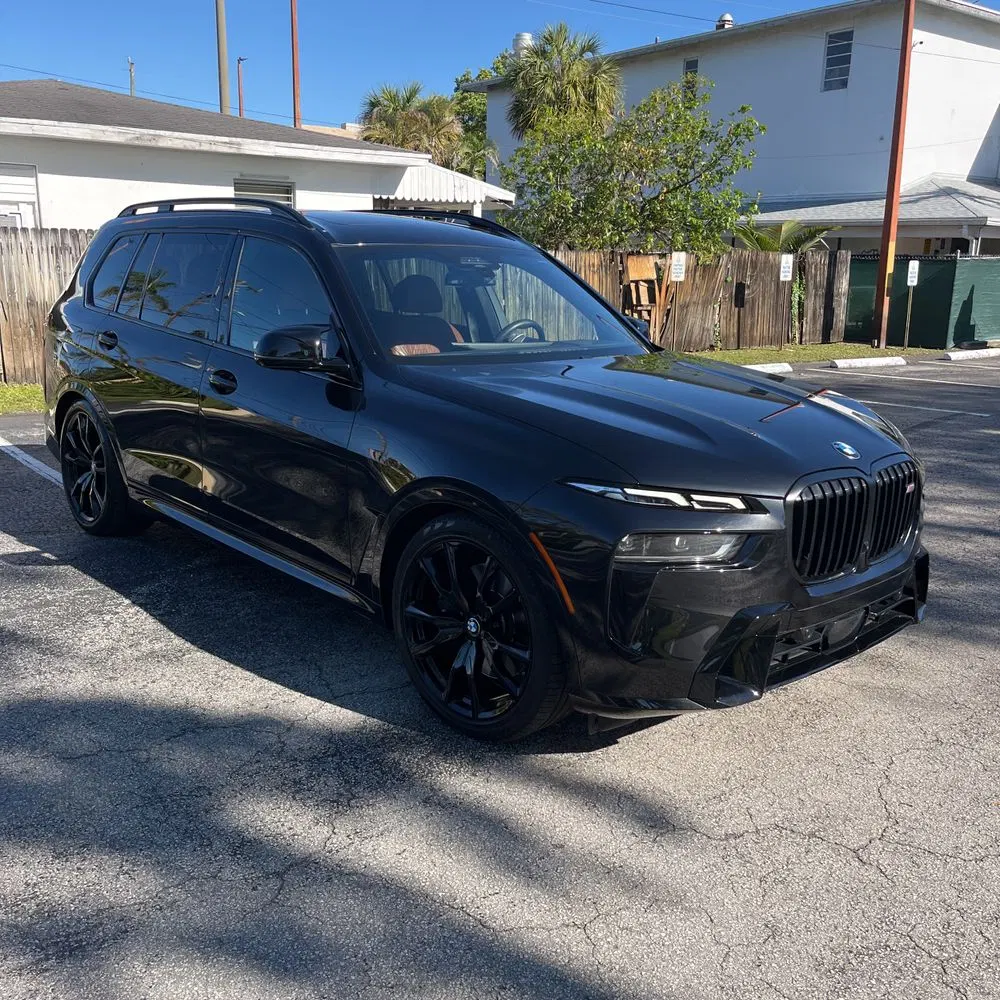 2023 BMW X7 M60i