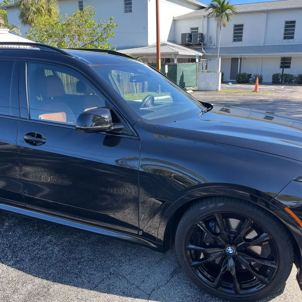 2023 BMW X7 M60i