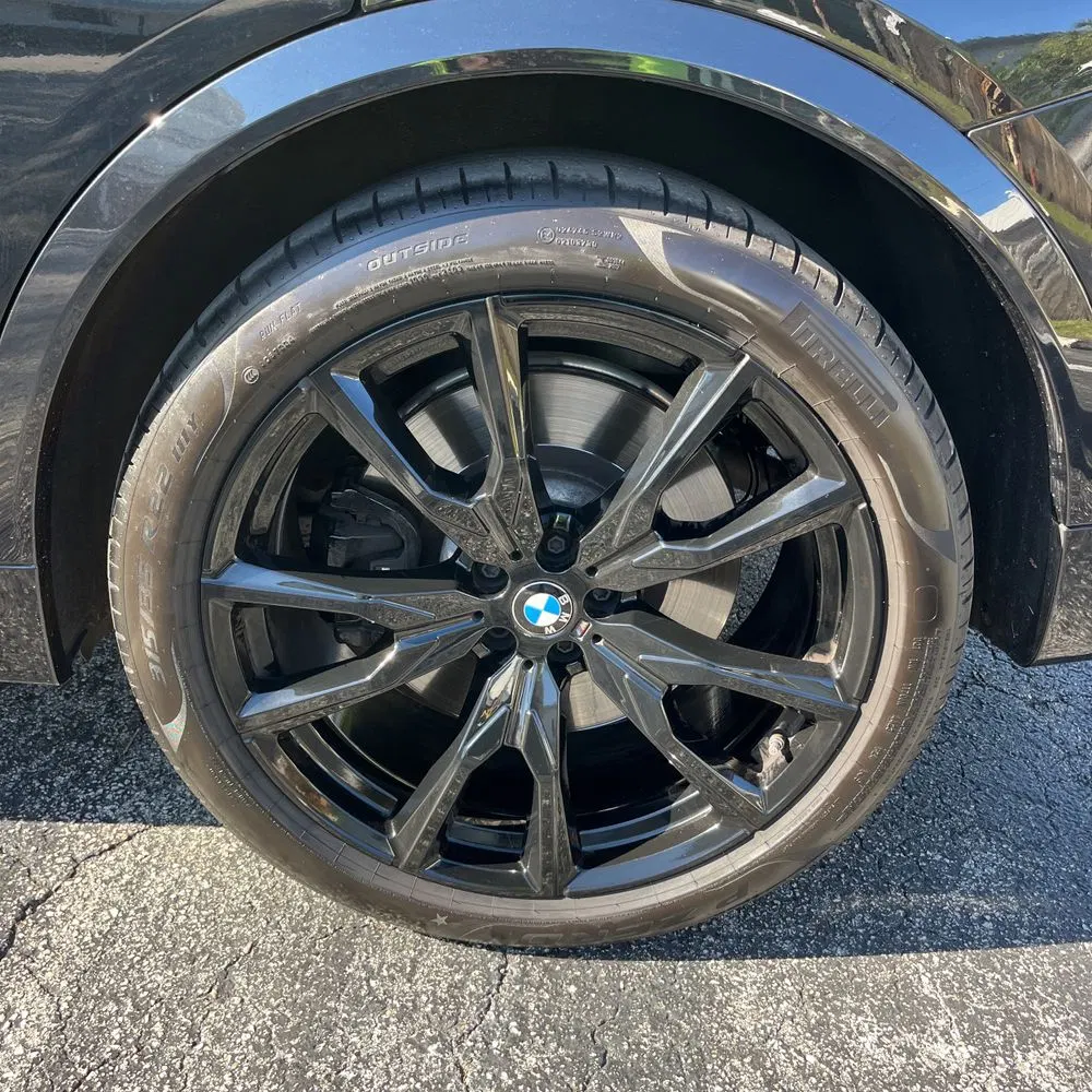 2023 BMW X7 M60i