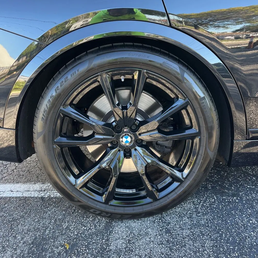 2023 BMW X7 M60i