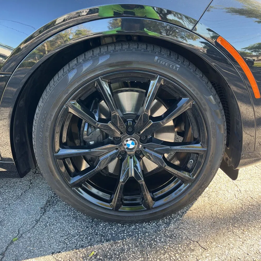 2023 BMW X7 M60i