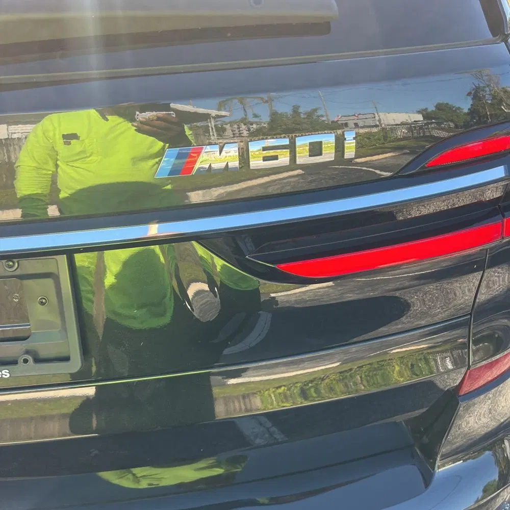 2023 BMW X7 M60i