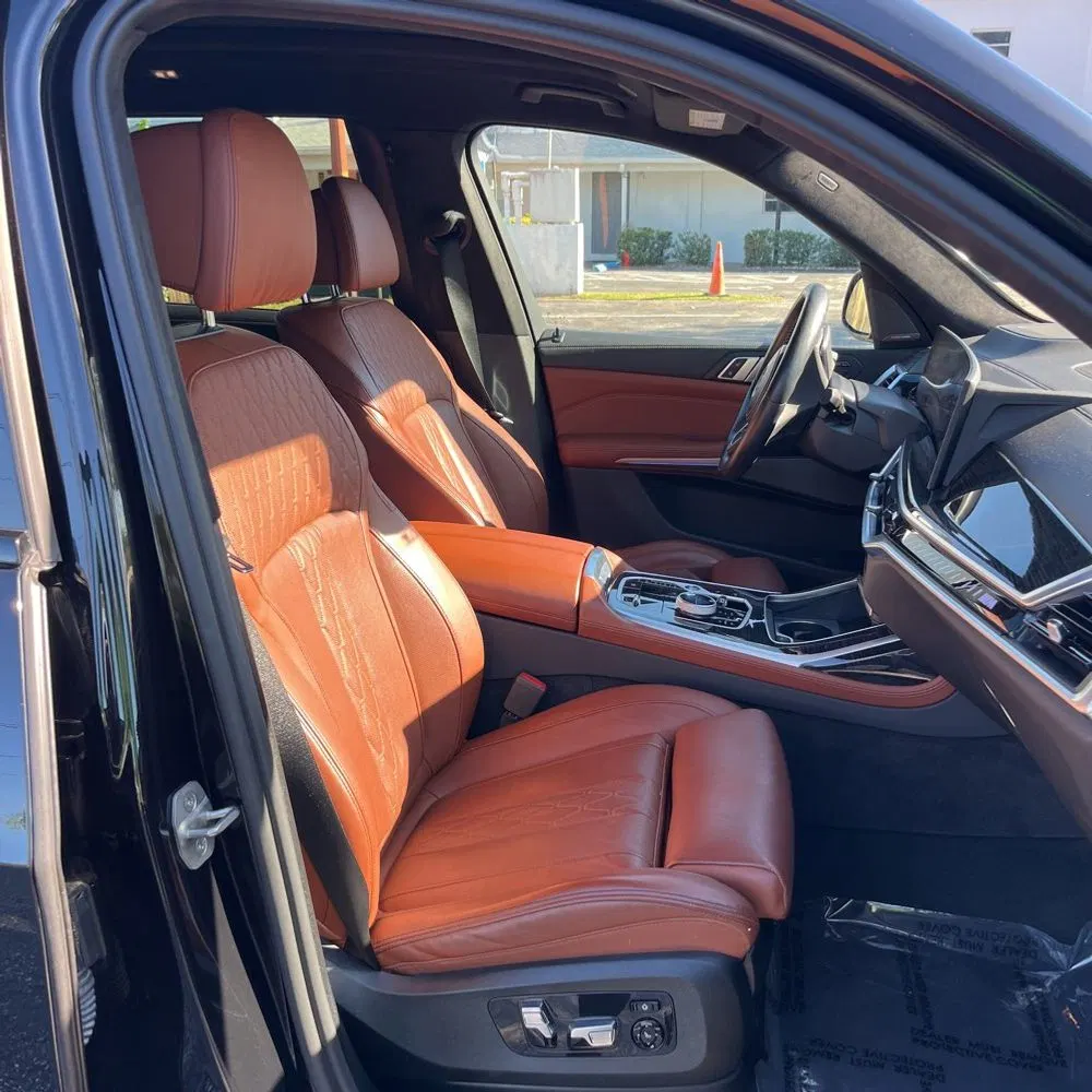 2023 BMW X7 M60i