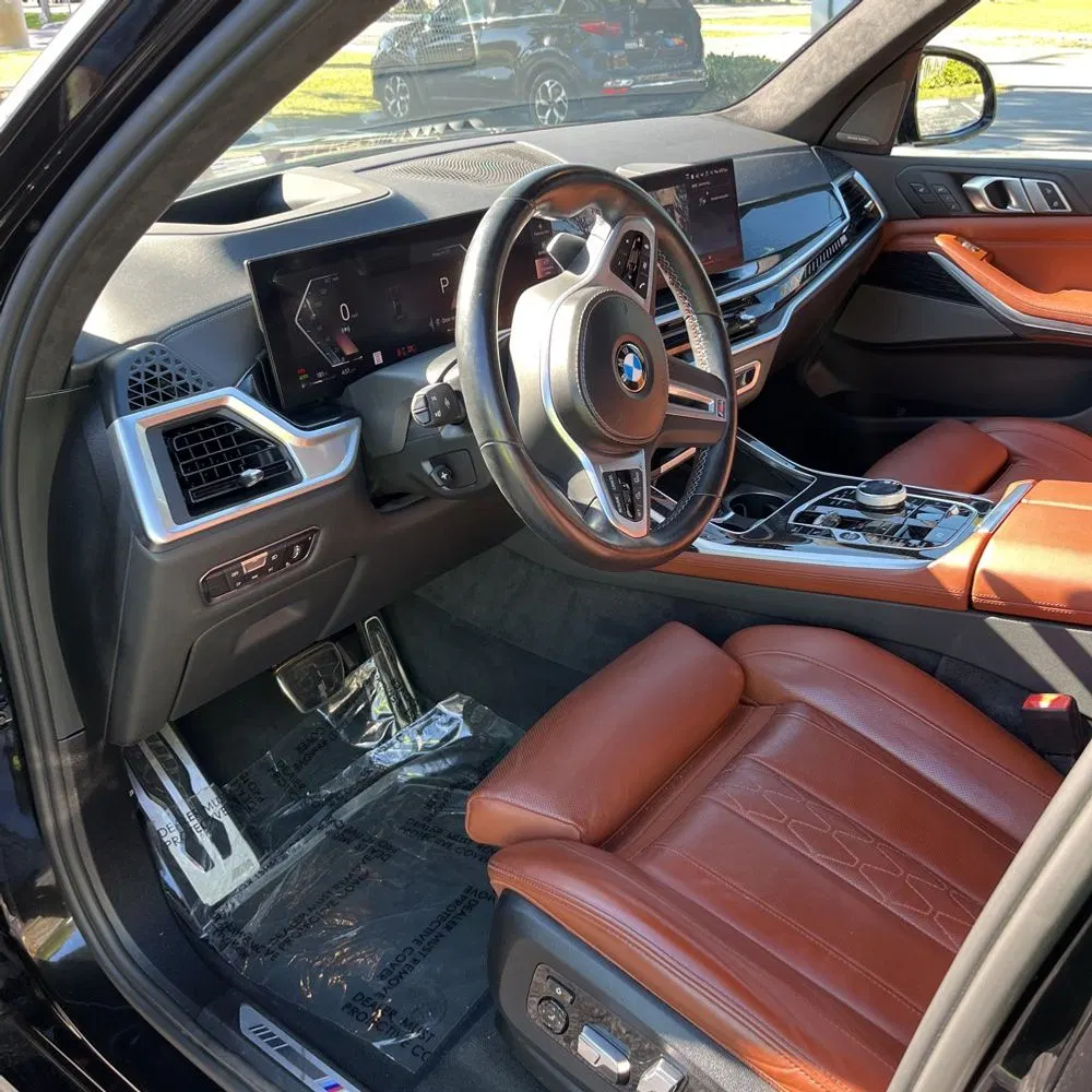 2023 BMW X7 M60i