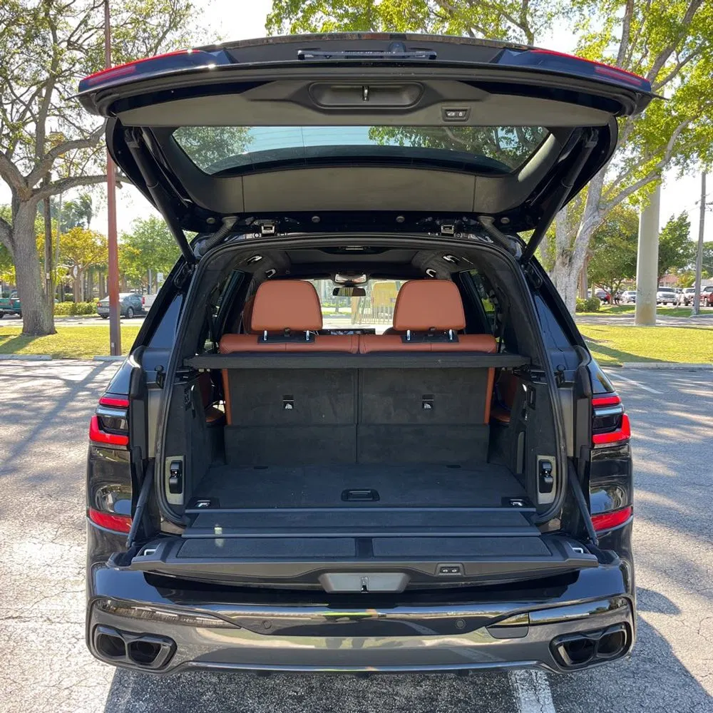 2023 BMW X7 M60i