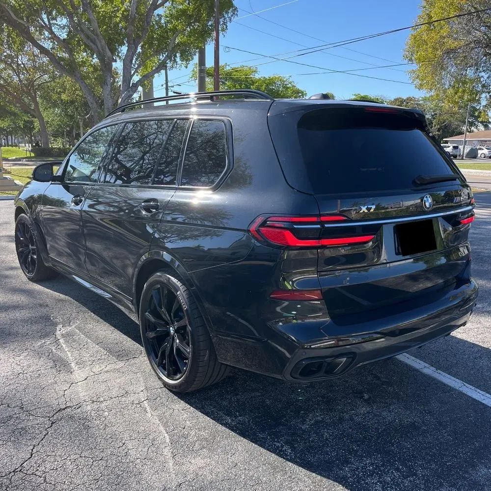 2023 BMW X7 M60i