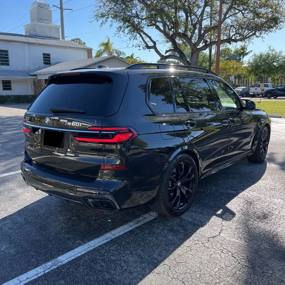 2023 BMW X7 M60i