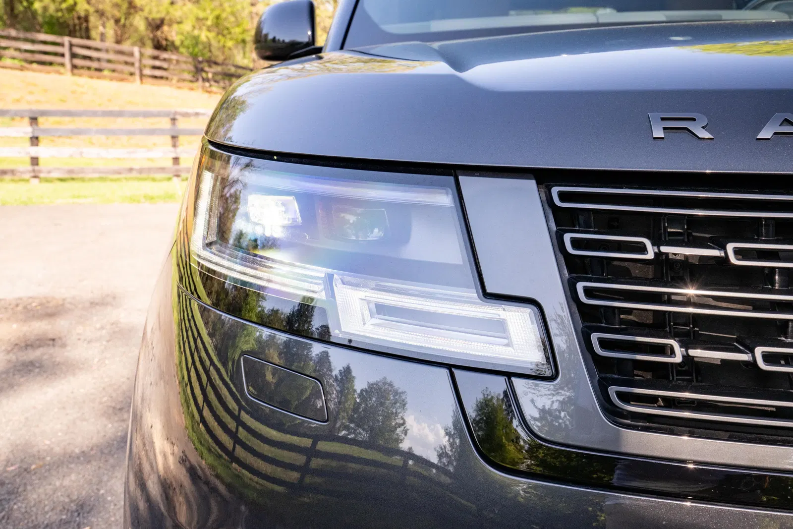 2024 Range Rover P530 SE  - 523-hp Twin-Turbo V8, AWD, Highly-Equipped, Unmodified