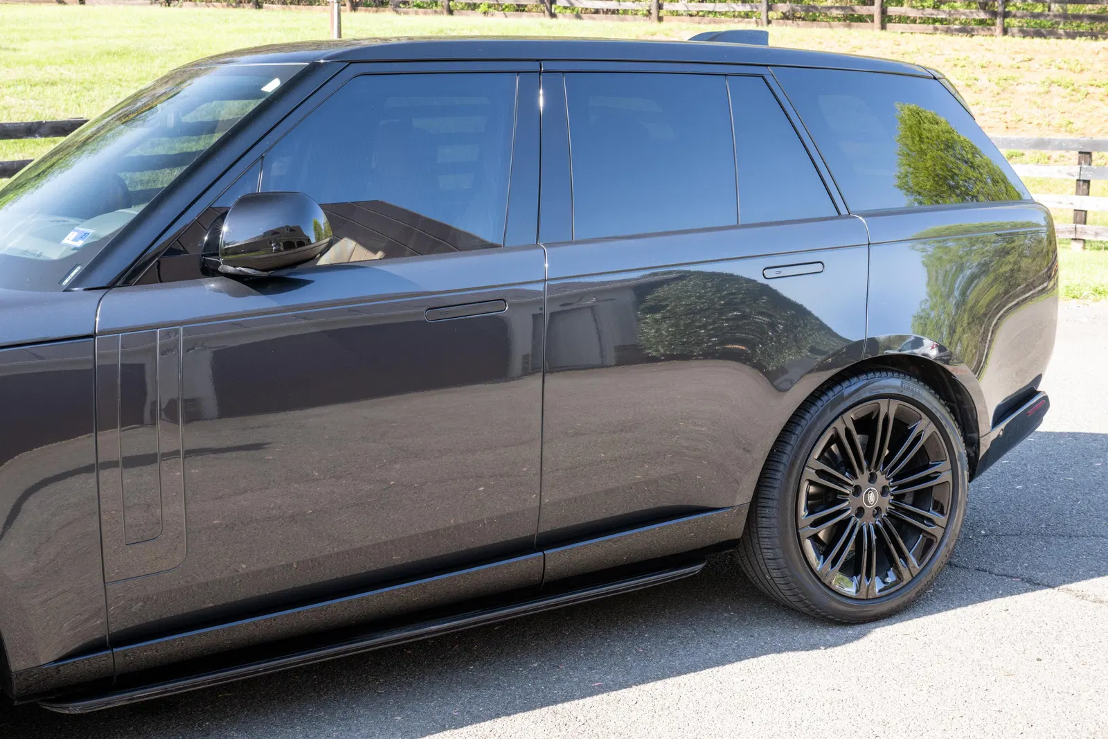 2024 Range Rover P530 SE  - 523-hp Twin-Turbo V8, AWD, Highly-Equipped, Unmodified