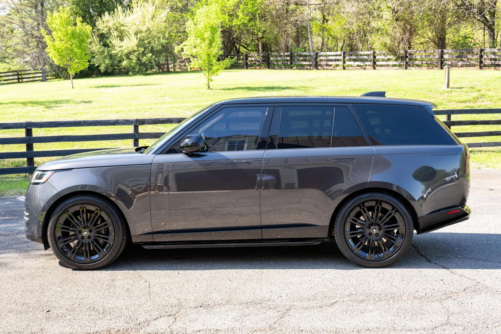 2024 Range Rover P530 SE  - 523-hp Twin-Turbo V8, AWD, Highly-Equipped, Unmodified