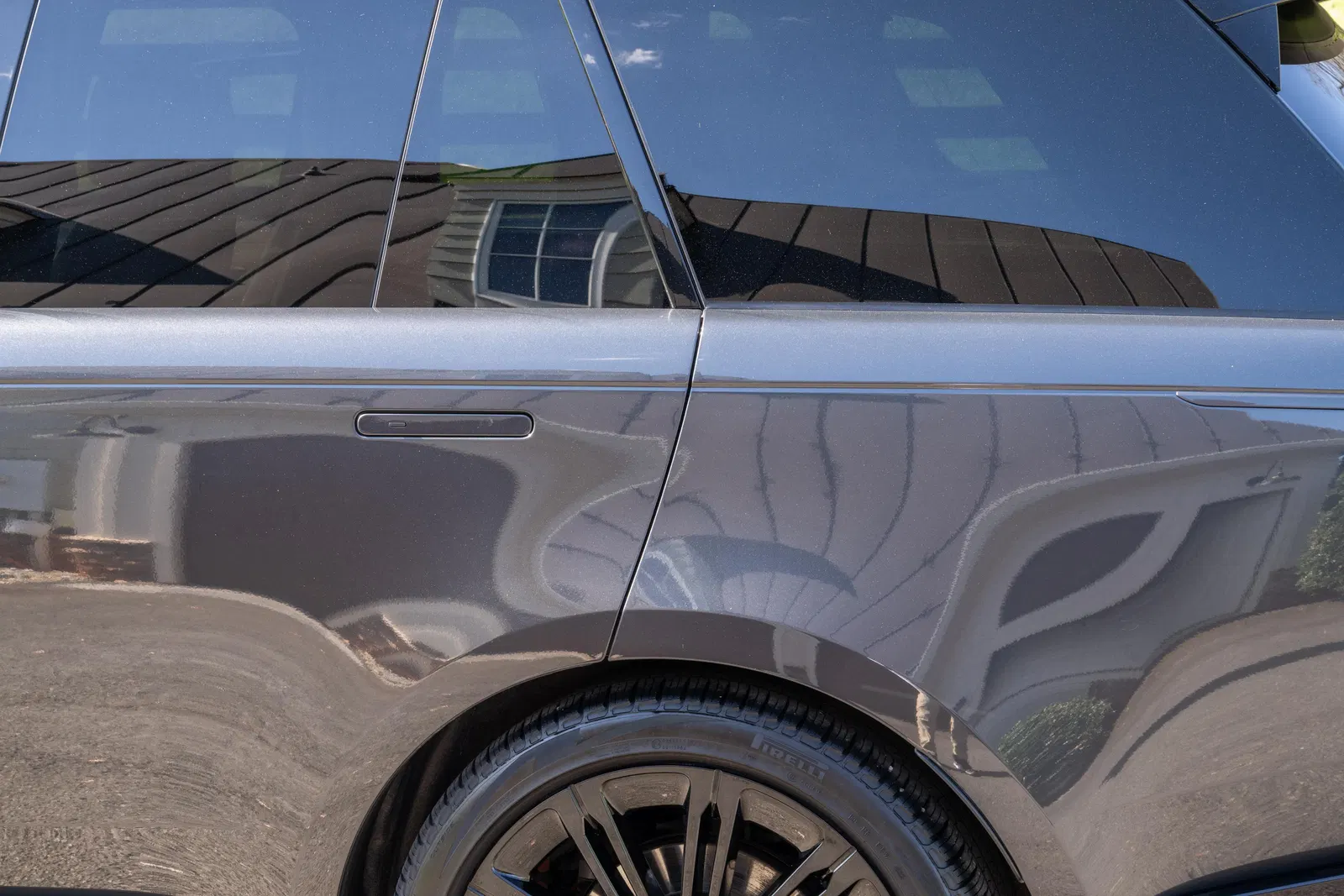 2024 Range Rover P530 SE  - 523-hp Twin-Turbo V8, AWD, Highly-Equipped, Unmodified